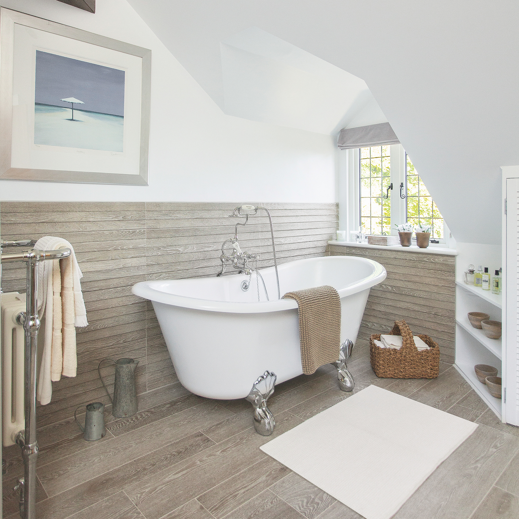 Modern country bathroom with wood-effect tiles on the wall and floor